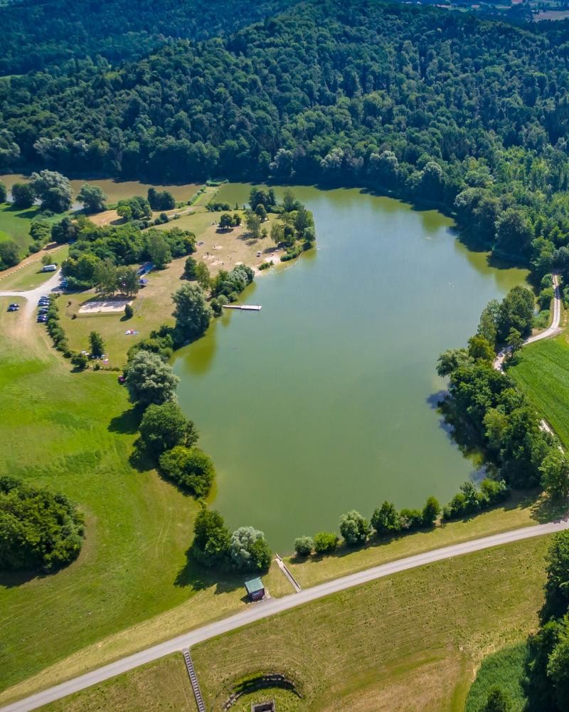 Blick von oben auf den Degenbachsee